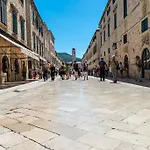Mair * דוברובניק